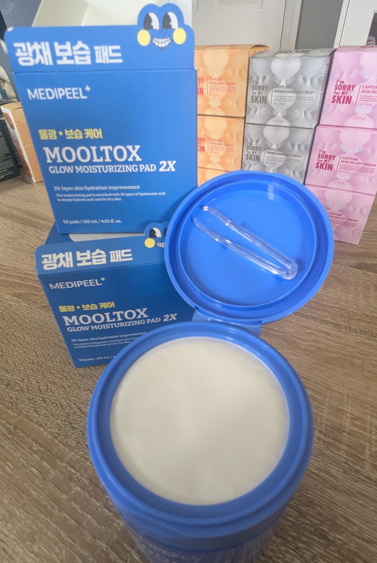 MEDIPEEL – Mooltox Glow Moisturizing Pads 120ml (50 pcs)
