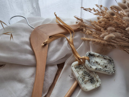 Natural soy wax air freshener bars with forest-fresh vetiver and patchouli fragrance