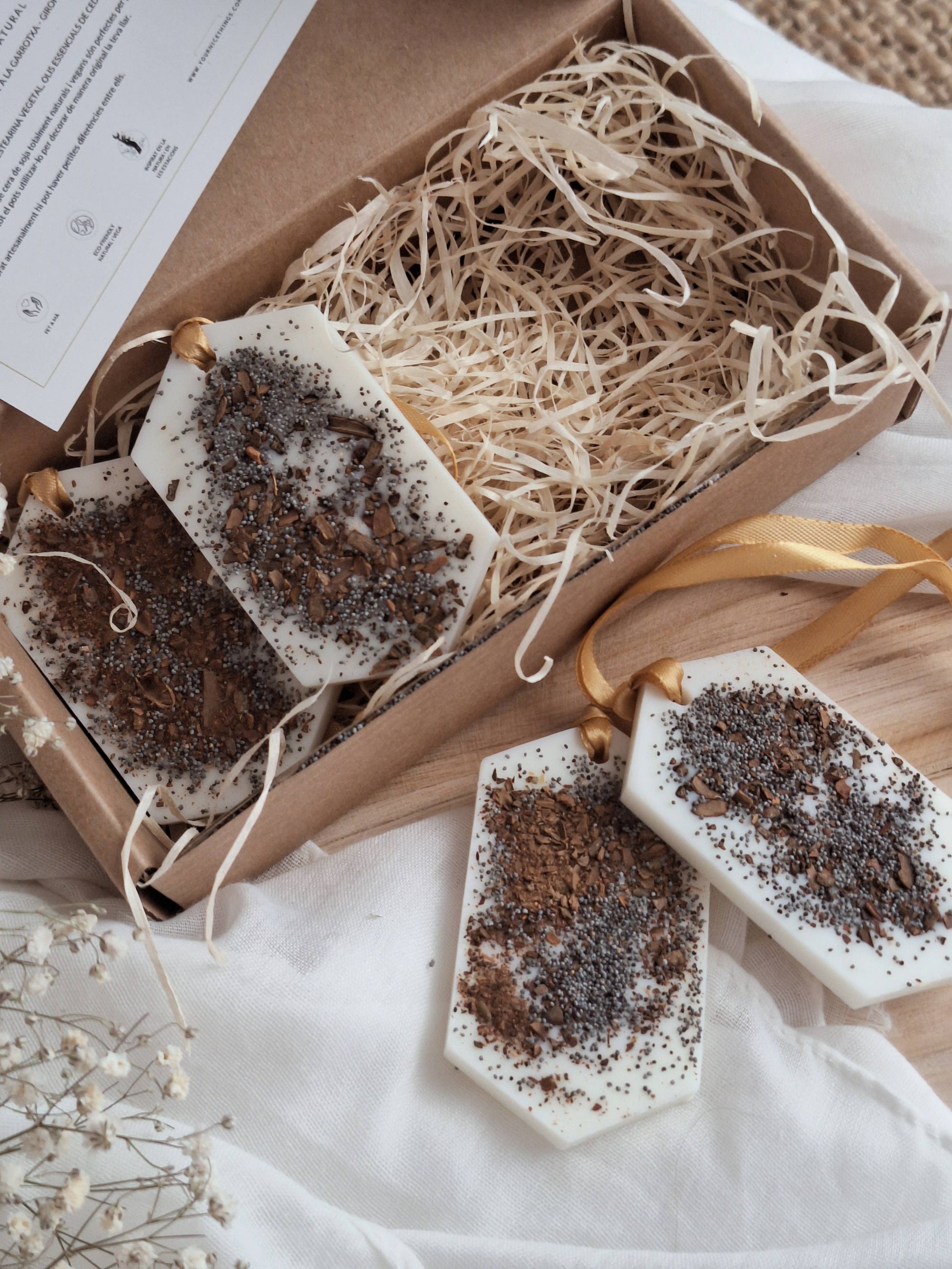 KELEPURI cedar and sandalwood wax bar set for natural home fragrance