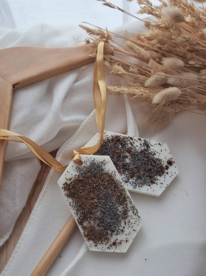 Four 25g soy wax bars with cedar and sandalwood fragrance