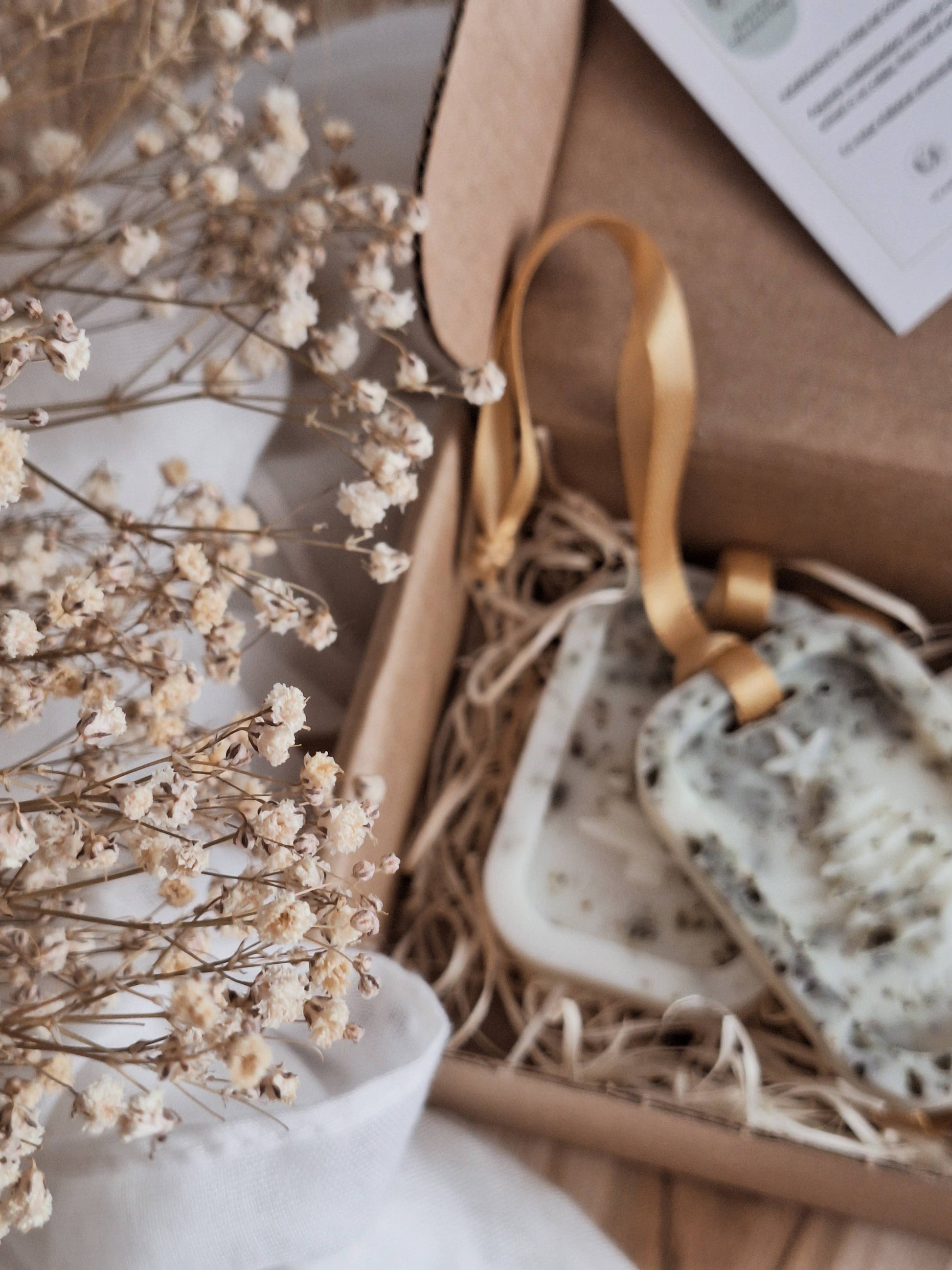 Four 25g soy wax fragrance bars with an included hanging ribbon