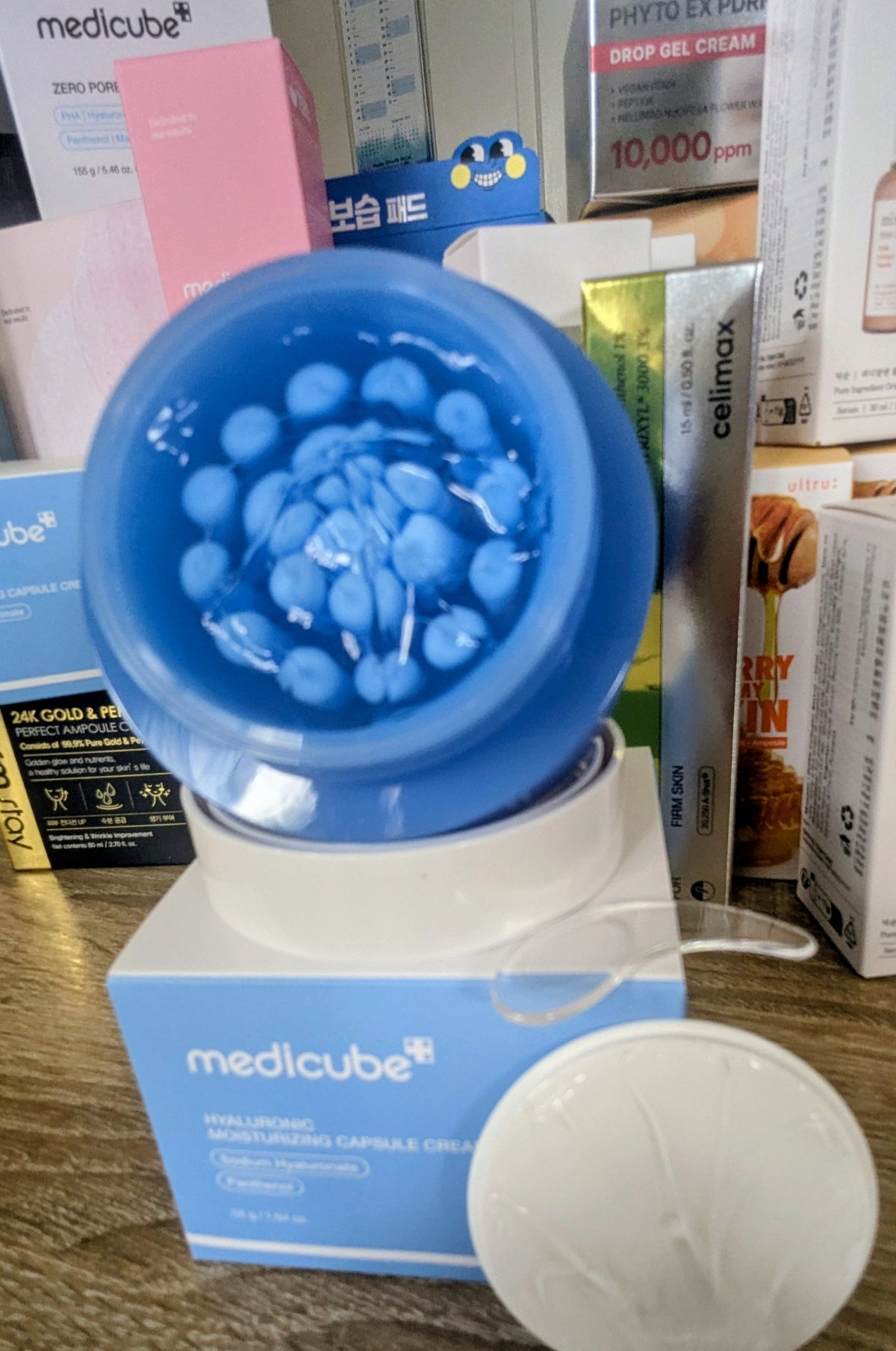 MEDICUBE - Hyaluronic Moisturizing Capsule Cream 55g